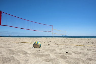 Beach Volleyball | Family Beach Games